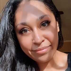 Meet your Posher, Genifer